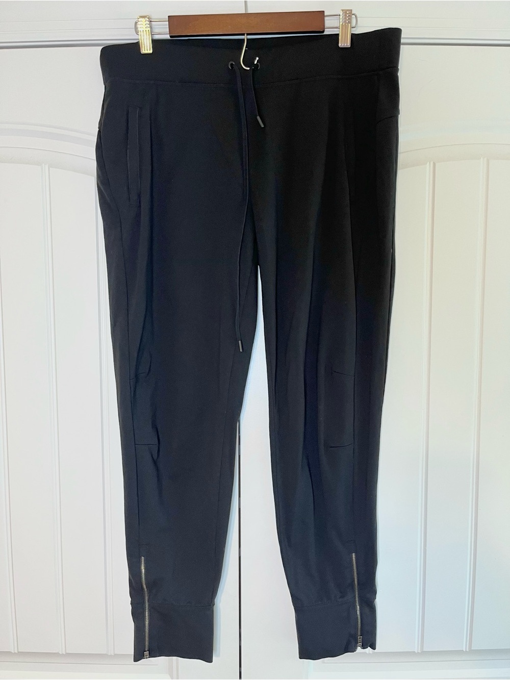 Athleta Black Jogger Pants Size Large Ankle Zipper Athletic Athleisure Knit